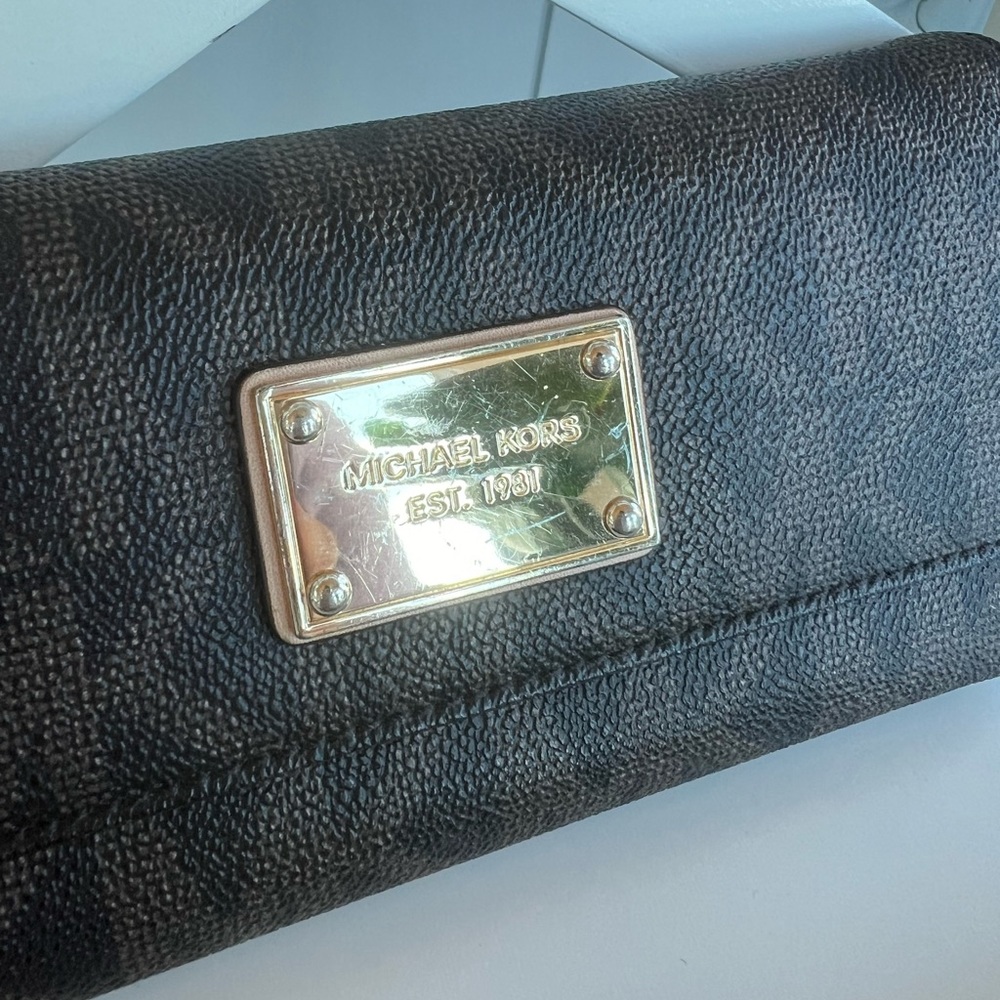 Michael Kors Wallet with Cheque Book and Pen - Picture 3 of 9